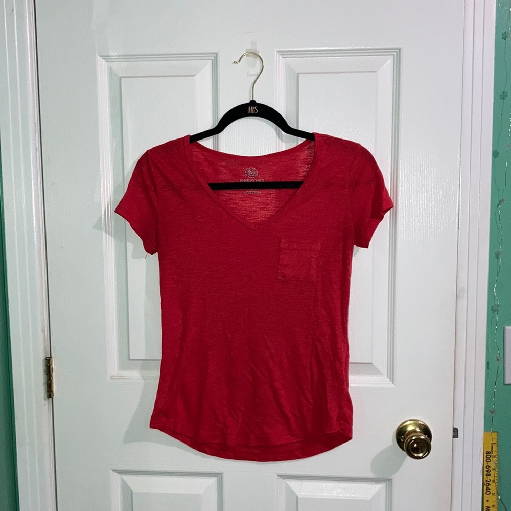 Used comfy tee in good condition. Size adult small